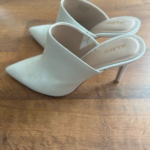 Women's White Lareidith Pointed Toe Mule
